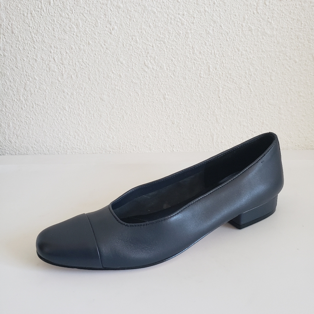 VanelieUlanda Navy Leather Ballet Flats